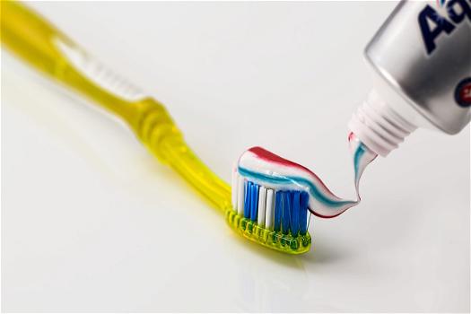 Dentifricio: 10 modi insoliti di utilizzarlo