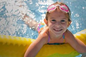 Consigli per insegnare a nuotare ai bambini