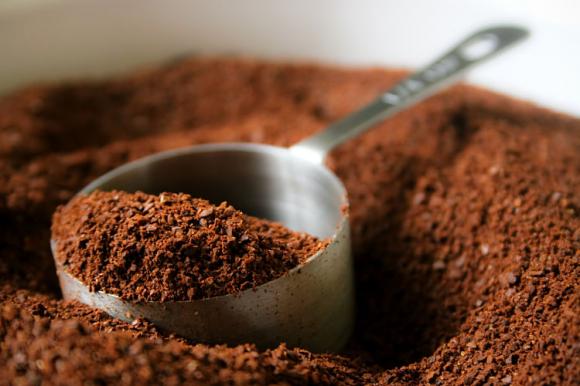 Come utilizzare i fondi di caffè