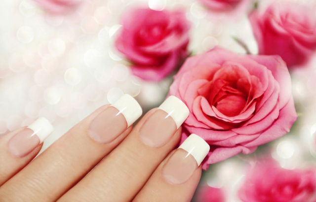 Come fare la French Manicure fai da te. Consigli e costo