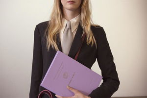 Come vestirsi per una laurea per essere perfetta