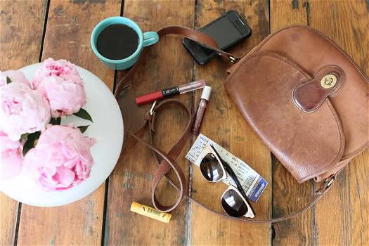 10 cose che non devono mai mancare nella borsa di una donna
