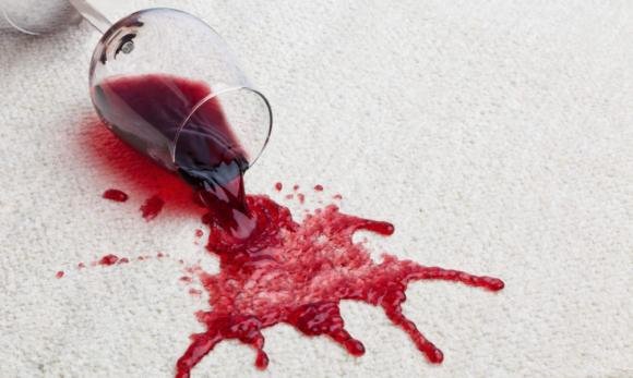 Come togliere le macchie di vino