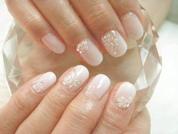 Nail art sposa: idee originali per il giorno del sì