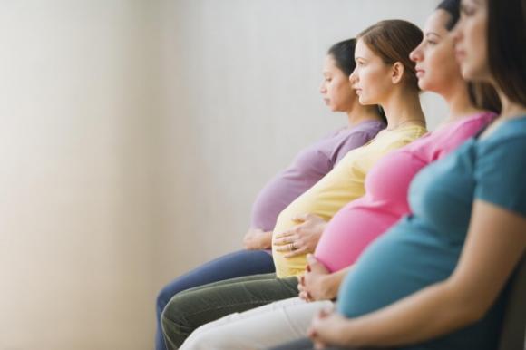 L’età della prima gravidanza influenza la tua vita. Ecco perchè