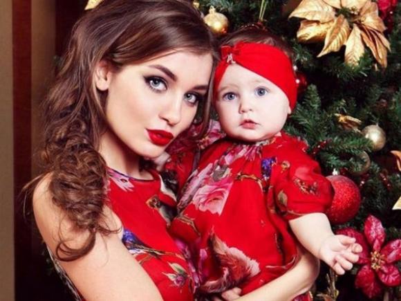 Mamme e figlie con lo stesso abito. Davvero incantevoli!