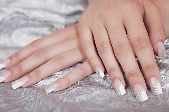 Nail art sposa: idee originali per il giorno del sì
