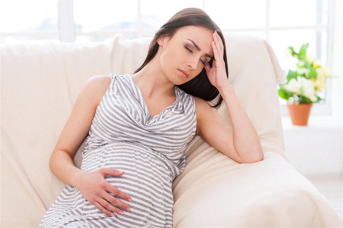 Mal di testa in gravidanza: cause e rimedi naturali