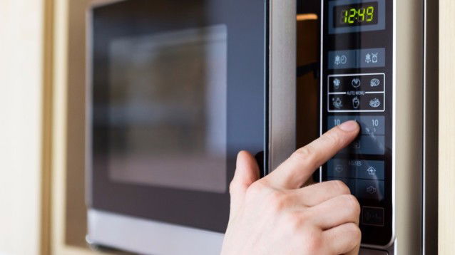 Alcuni alimenti non andrebbero mai riscaldati. Ecco quali sono
