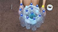 Ecco come creare un pouf riciclando delle bottiglie di plastica
