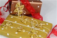 Come preparare pacchi regalo natalizi in modo originale