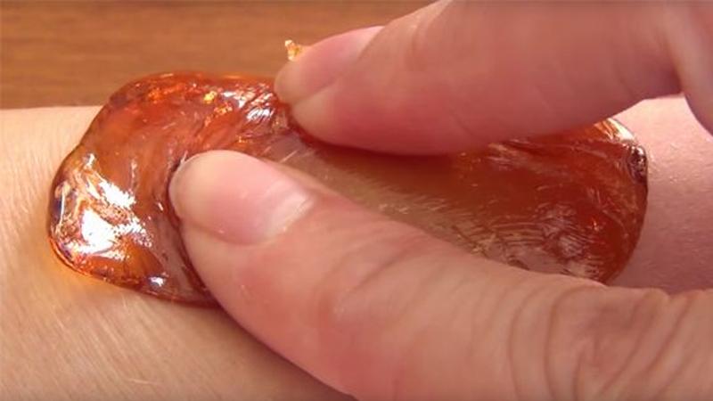 Come risparmiare soldi con una ceretta fai da te. Ecco un rimedio fatto in casa per la depilazione