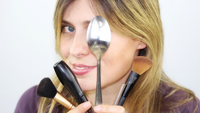 Come realizzare un make up perfetto con un cucchiaio