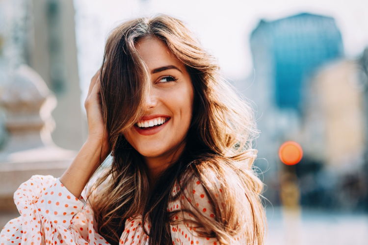 Capelli morbidi e lucenti? Ecco dei consigli su come ottenerli