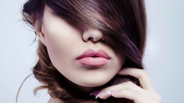 8 rimedi naturali per combattere i capelli grassi