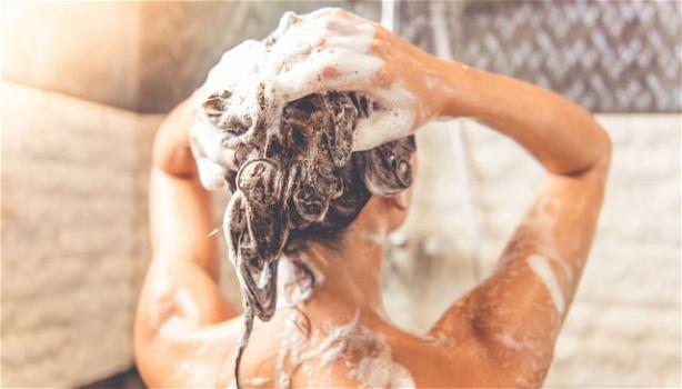 Shampoo fai da te per capelli sani, forti e brillanti