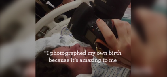Madre decide di fotografare la nascita di suo figlio mentre partorisce: ecco le immagini