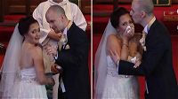 Lo sposo ferma la cerimonia e chiede alla moglie di girarsi. Quello che vede la commuove fino alle lacrime