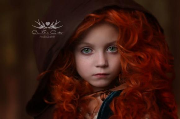 Una bimba di 7 anni e la sua mamma indossano i costumi Disney. Le loro foto sono stupende!