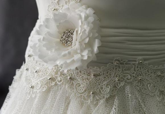 Nessuna donna potrà mai indossare quest’abito da sposa. Il motivo vi stupirà!