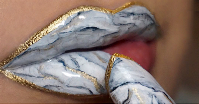 Le labbra di marmo sono l’ultima moda di Instagram: stanno avendo un successone