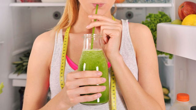 Il frullato verde con mela, zenzero e cetriolo per perdere peso
