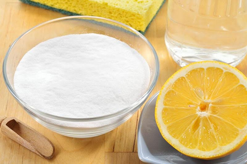 Limone e bicarbonato: due ingredienti economici ed efficaci per pulire il forno