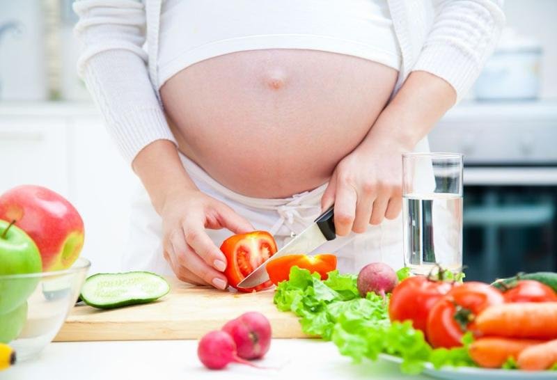bruciore di stomaco in gravidanza: cosa mangiare per evitarlo