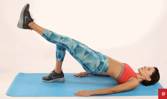 Questi esercizi sono straordinari per allenare gambe, glutei ed addominali insieme
