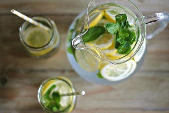 Questi 7 deliziosi drink ti aiuteranno a perdere i chili in eccesso