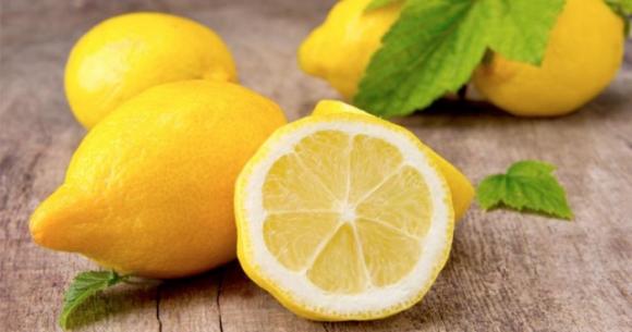 Questi prodotti naturali sono fantastici per contrastare le rughe e schiarire la pelle