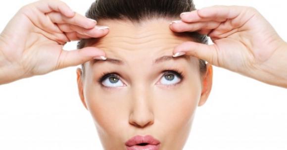Questi prodotti naturali sono fantastici per contrastare le rughe e schiarire la pelle