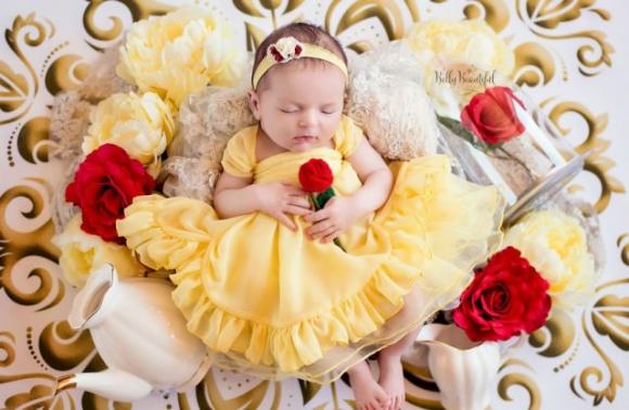 Ecco le foto di alcune neonate vestite da principesse Disney: sono davvero adorabili!