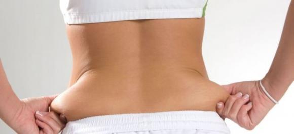 5 dure verità che riguardano molte donne quando si compra un costume da bagno