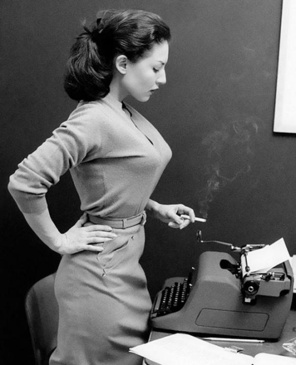 I reggiseno a proiettile andavano di gran moda negli anni ’40 e ’50: ecco le foto!