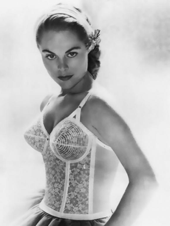 I reggiseno a proiettile andavano di gran moda negli anni ’40 e ’50: ecco le foto!