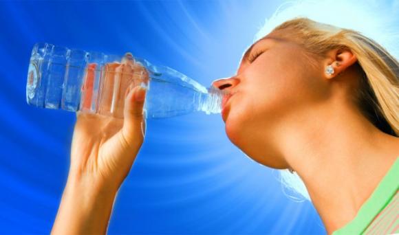 Questi sintomi indicano che non stai bevendo abbastanza acqua