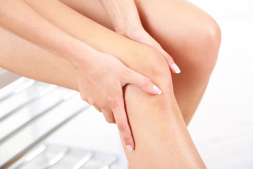 Il dolore alle gambe possono tradire la presenza di patologie molto fastidiose come la sciatalgia, le vene varicose e altri disturbi di natura patologica