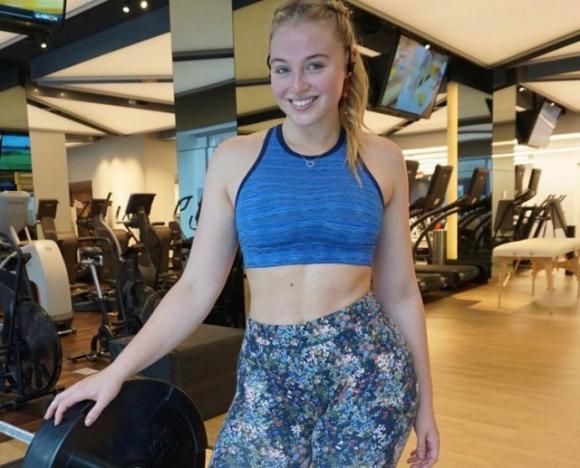 Questa modella lo ribadisce una volta di più: “Magre non significa belle”. Infatti guardate lei…