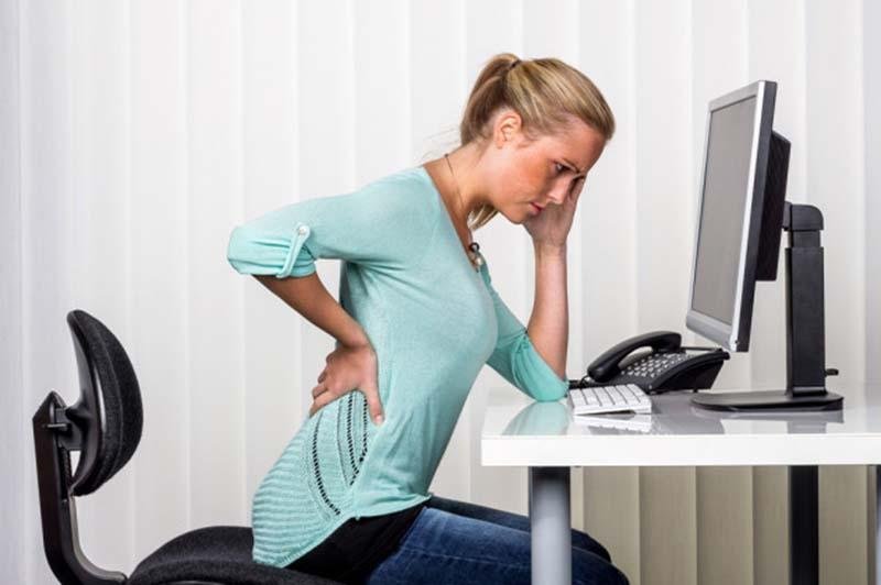  Una postura sbagliata e statica che si protrae nel tempo è la causa più comune del dolore alle gambe