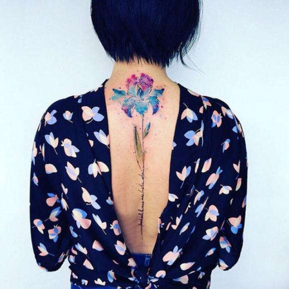 La delicatezza e bellezza della natura nei tatuaggi di Pis Saro