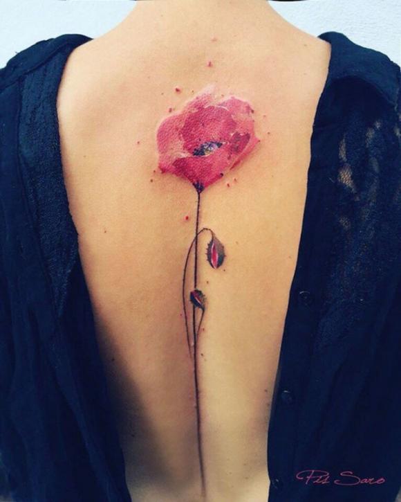 La delicatezza e bellezza della natura nei tatuaggi di Pis Saro