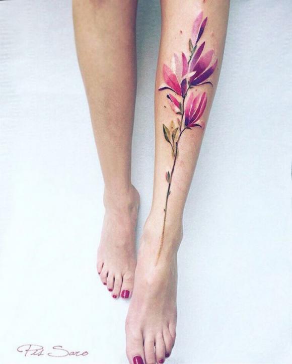 La delicatezza e bellezza della natura nei tatuaggi di Pis Saro