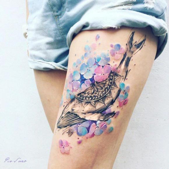 La delicatezza e bellezza della natura nei tatuaggi di Pis Saro