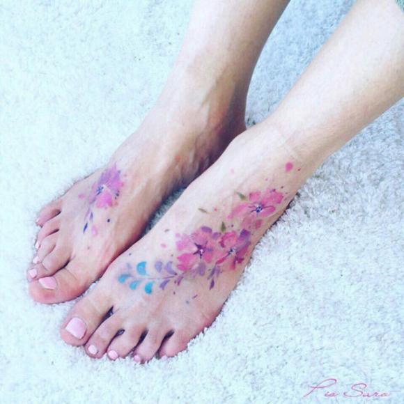 La delicatezza e bellezza della natura nei tatuaggi di Pis Saro