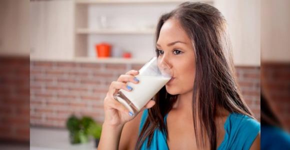 Non dovresti mai fare queste 9 cose a stomaco vuoto, ne va della tua salute