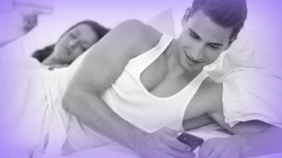 Si tradisce anche quando si è felici: “Cerchiamo possibilità negate”