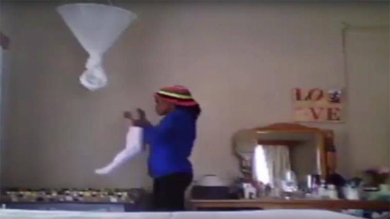 Tata tratta in modo violento una bimba di 9 mesi: le immagini shock riprese dalla telecamera nascosta