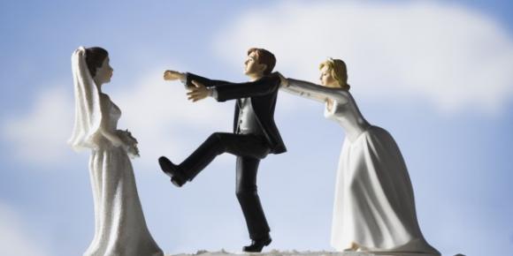Si tradisce anche quando si è felici: “Cerchiamo possibilità negate”