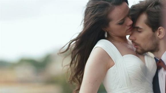 Ecco 6 cose che gli uomini in amore adorano fare a letto